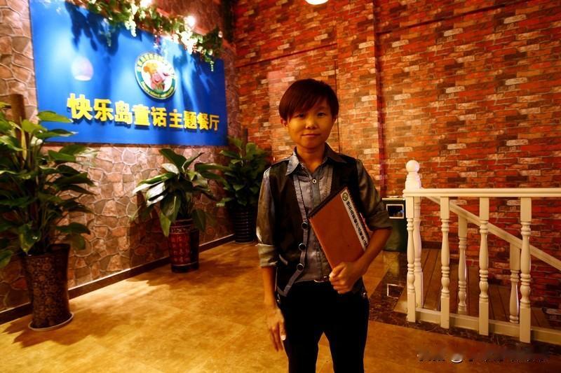 农民歌手李根事业正盛时突然离世，43岁生命骤然终结，背后藏着什么故事？
李根凭“