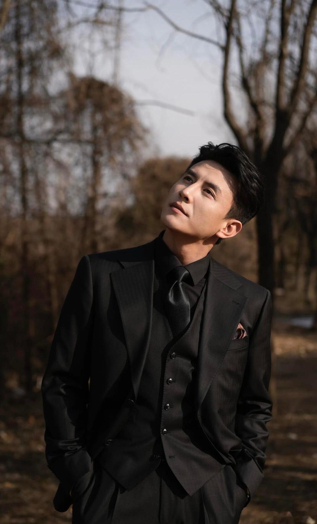 刘萧旭 别从手机里看我了 刘萧旭年度大赏当红派对红毯帅到犯规，一眼就被迷得神魂颠