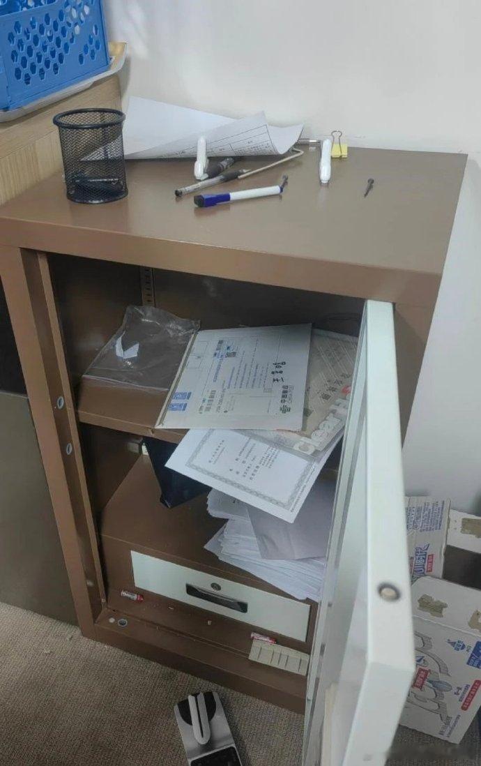 升级了，抢公章 还有公告。李国庆大呼，呦。比特大陆：好说！ 