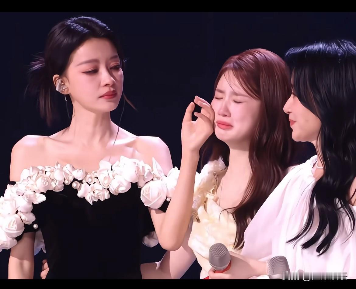 观众大喊黑幕！
赵姐走，张姐被骂，孙姐心碎💔！
热搜上是 张慧雯 哭成了何悯鸿