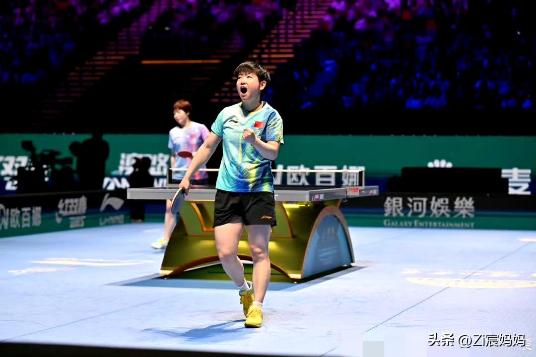 每次看孙颖莎的采访可以用几个字总结：鲜少痛苦，总是向上。
昨天在对蒯曼的比赛中，