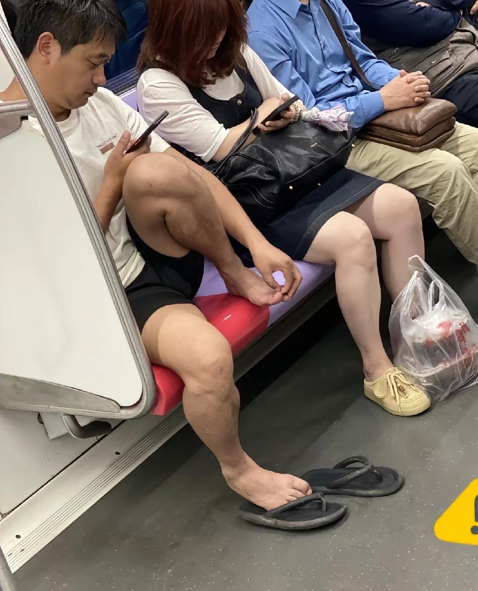 地铁上遇到这种男人怎么办？
