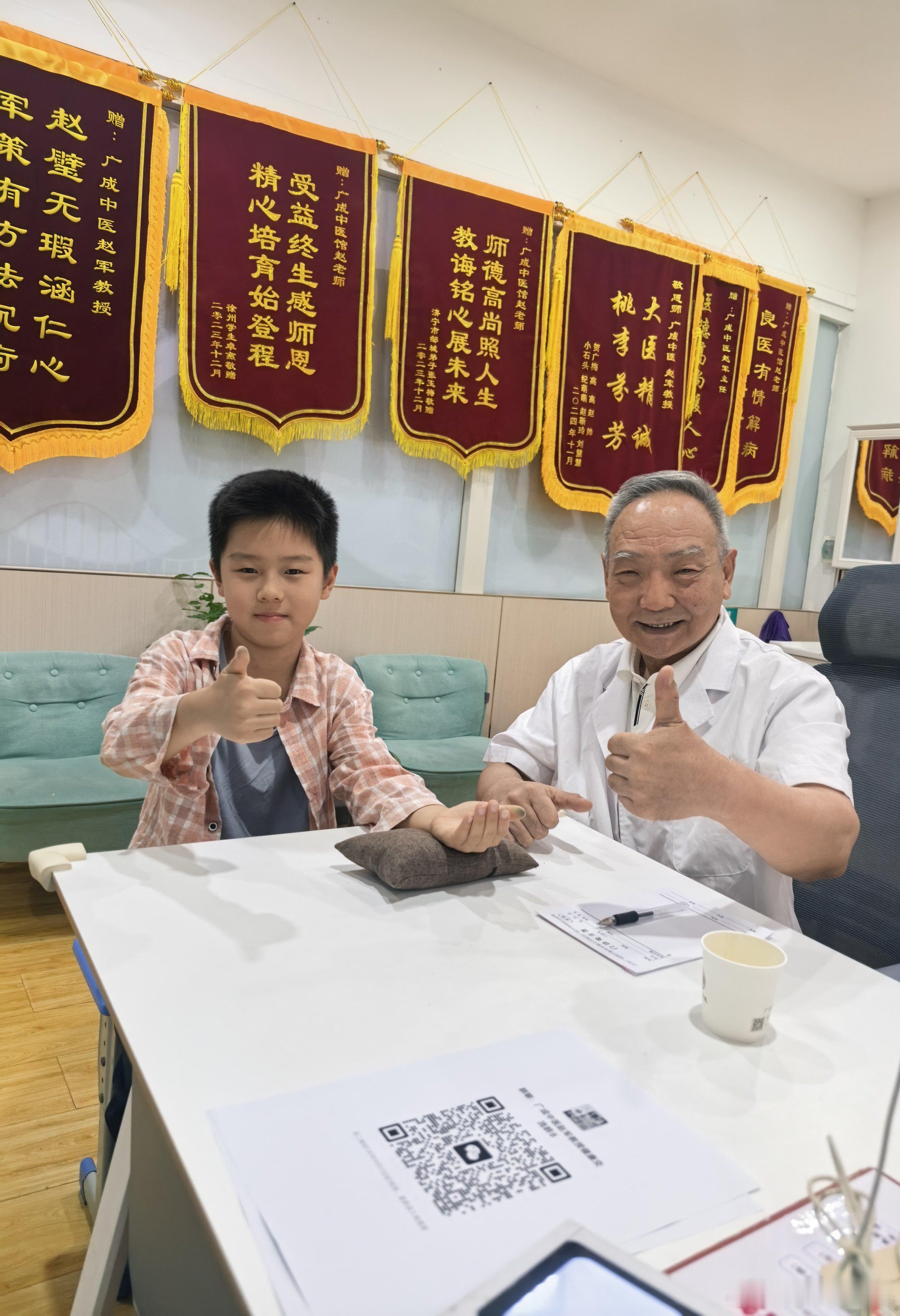 医理解读中医看病，不能只盯着表面症状单点用药（见疹止痒、见口臭清火、见夜尿就收尿