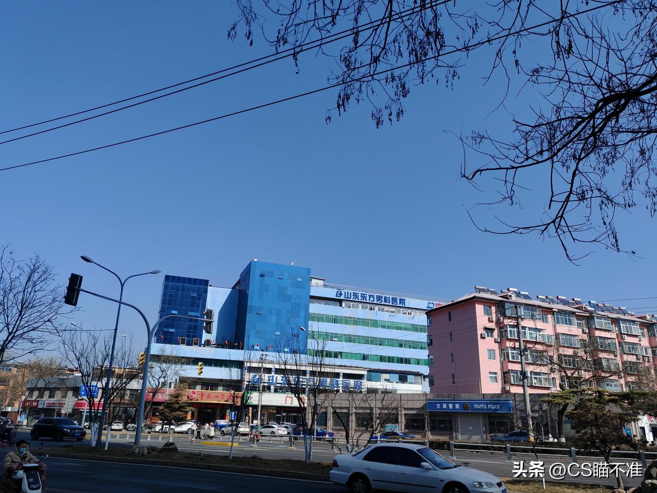 这个医院干嘛的，经常从这边走，这个医院得二三十年了。