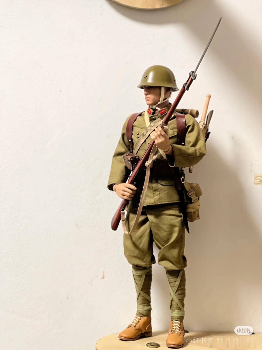 1937河北定州1937年，河北，一名日本军官发现了一只黄鼠狼，而是用一根草绳把