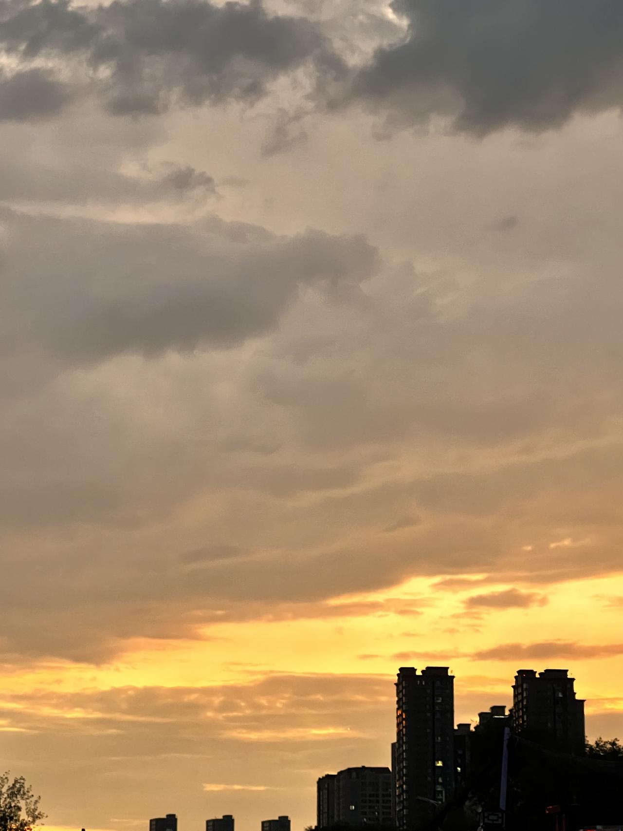 具象化如下：
1.以前总听上了初中高中的家长说，自家的娃很臭，我还觉得是家长懒，