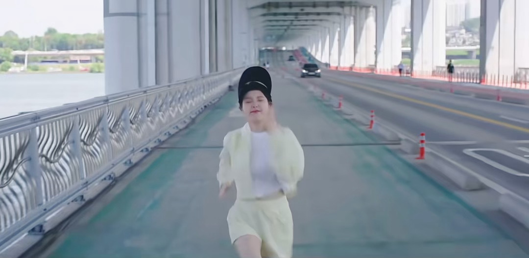 IU  哎呦我天这简直太可爱了太可爱了太可爱了！稀粥完全萌物！😋😻😻我女就