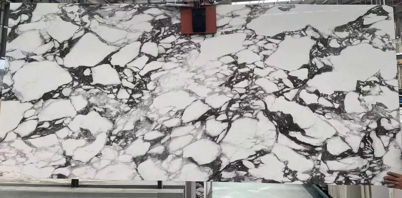 幸福和什么最有关系小时候的幸福跟家庭和睦有关系；谈恋爱的时候觉得有个喜欢的人真幸