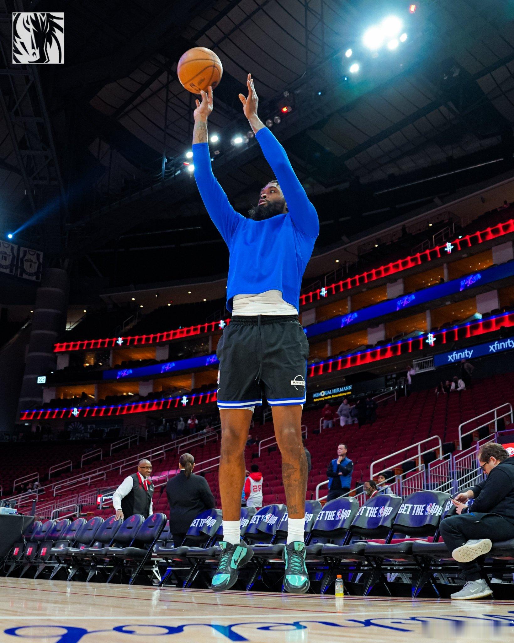 MFFL 对阵火箭的首发阵容出炉。马绍尔、克里斯蒂、弗拉格、PJ华盛顿、加福德。