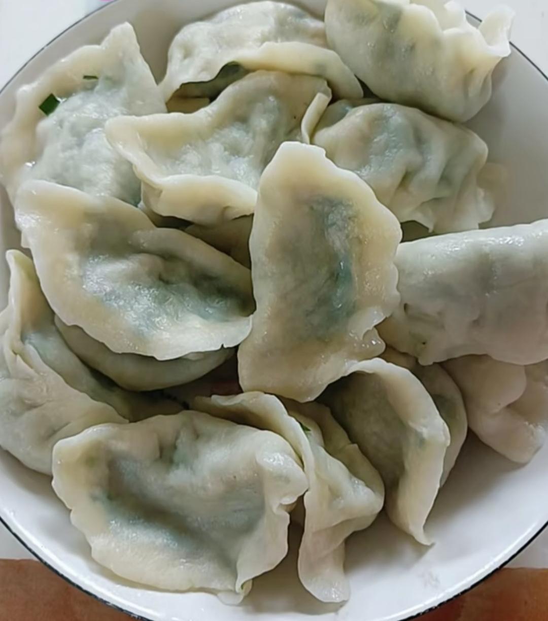 月华如练，饺香满堂。看看知道这是什么馅的吗？山东鲁西南叫扁食。全国都一样吗？你们