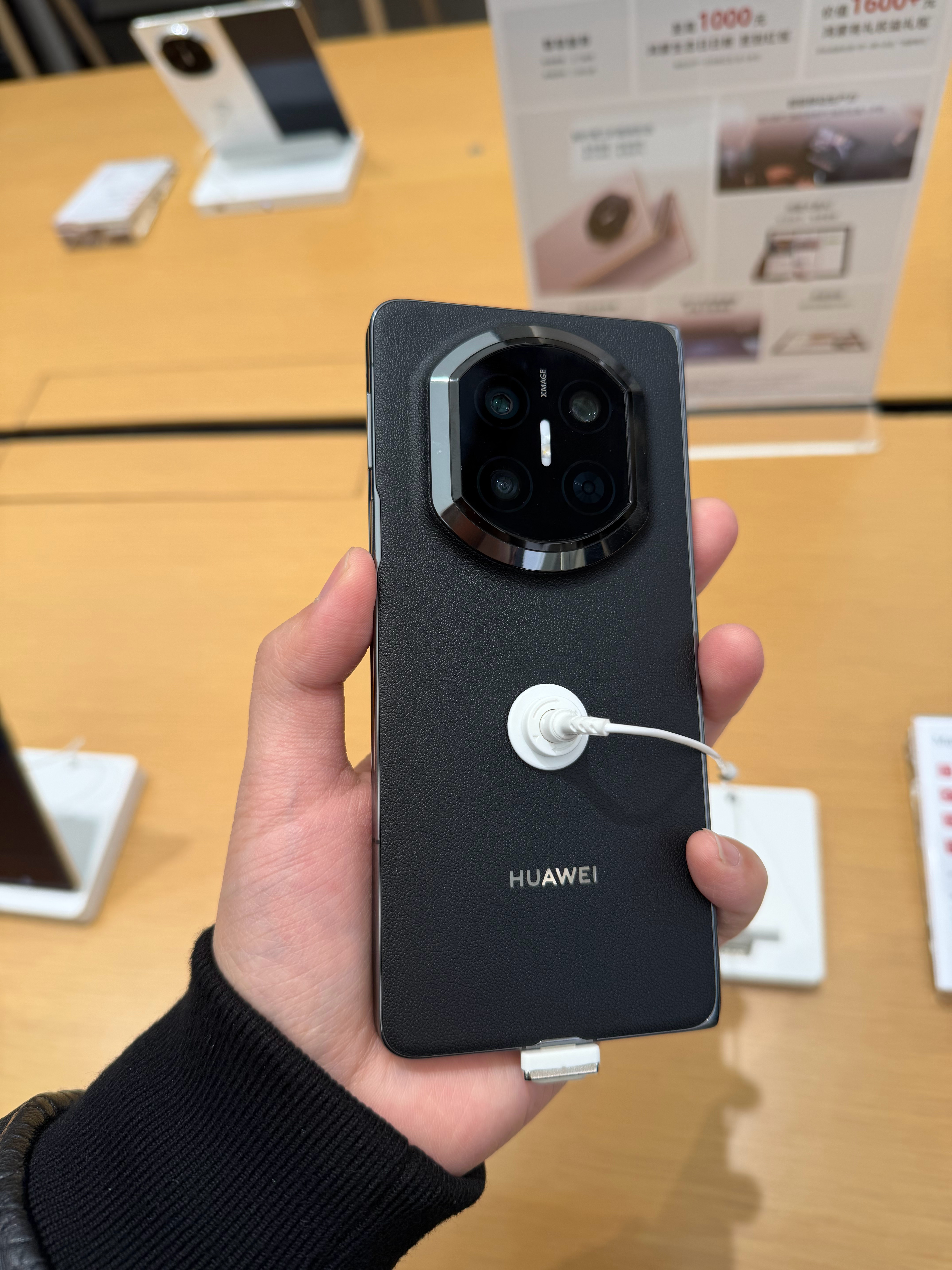 把玩了一下华为Mate X7，确实对得起那四个字～