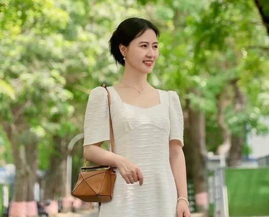 莫为相宜鸣不平，人家己是亿万婆。相宜这几年年带货总额按公开数据和行业规律，给你算