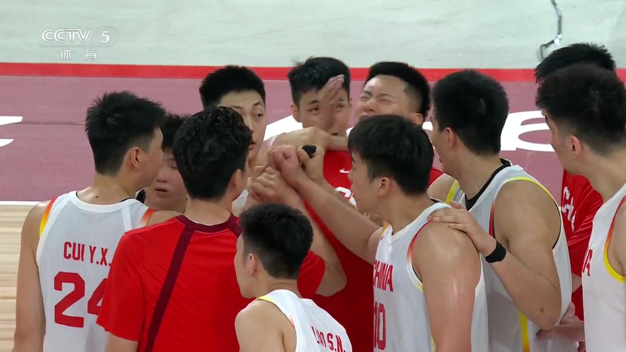 【中国男篮大胜菲律宾队，以小组第一晋级亚运会八强，淘汰赛首轮对手将面对沙特队的挑