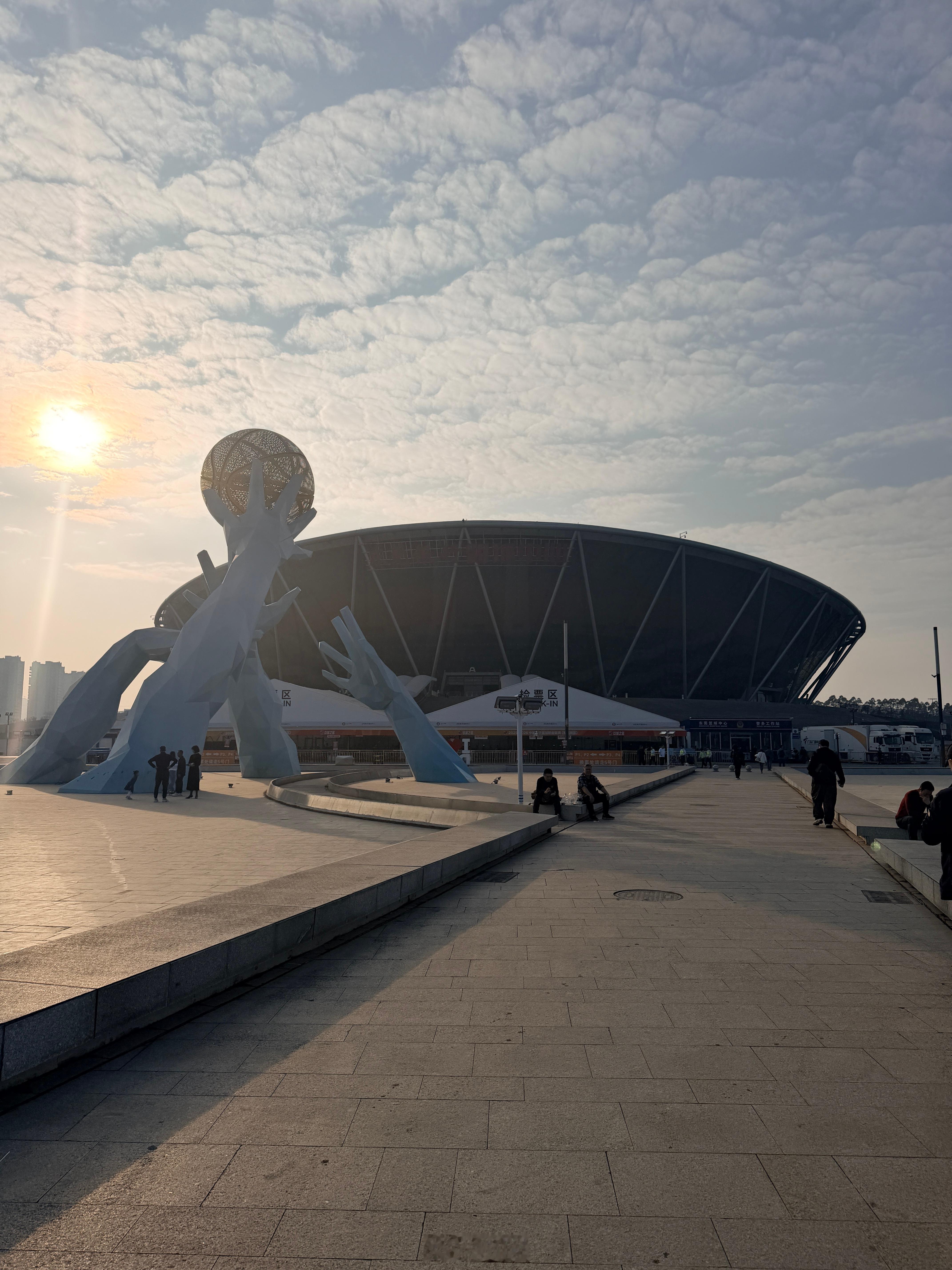 今天在这里 东莞·东莞银行篮球中心