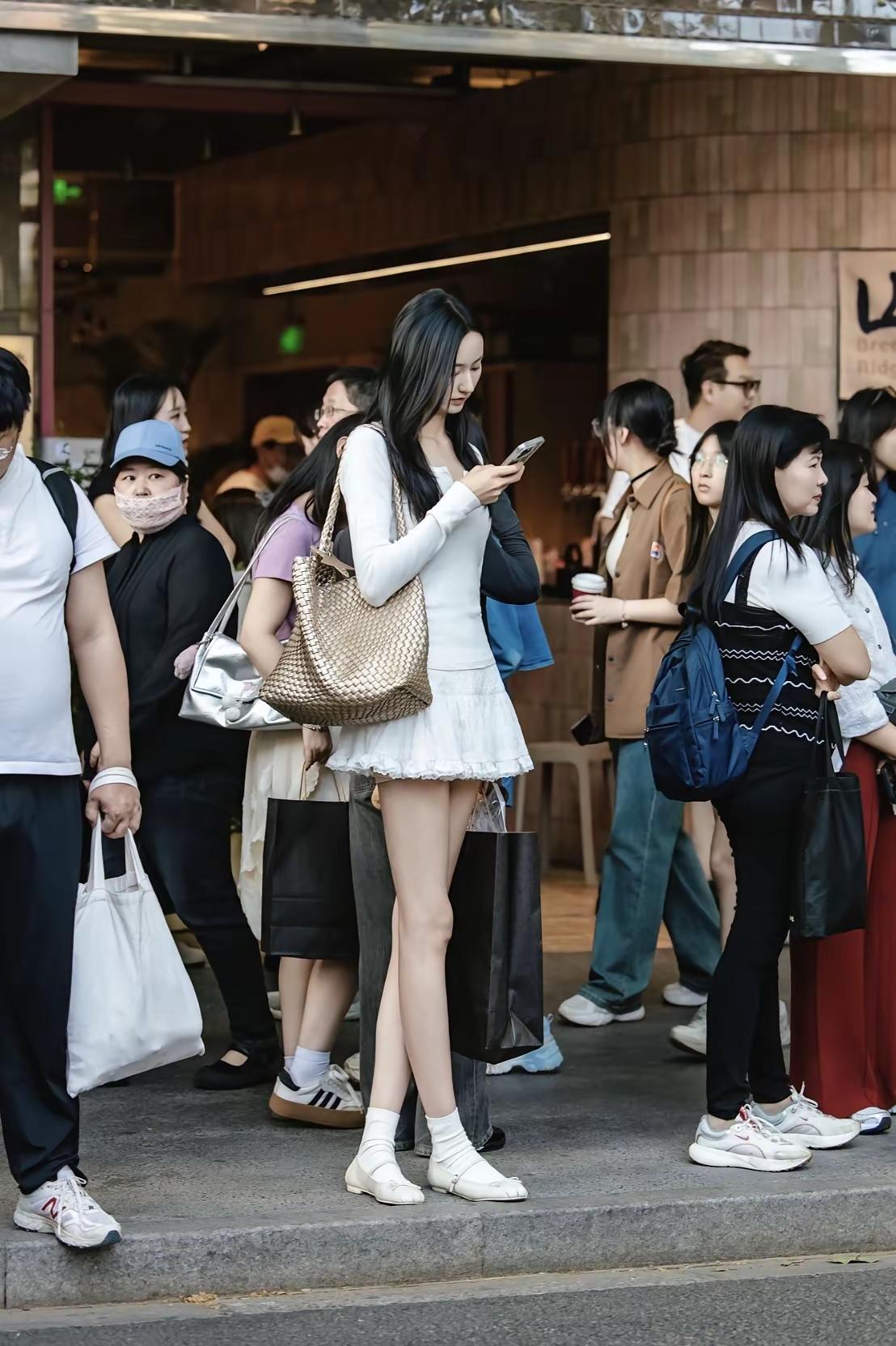 说实话！假如这女生和100w让你二选一，你会选哪个？[what]
