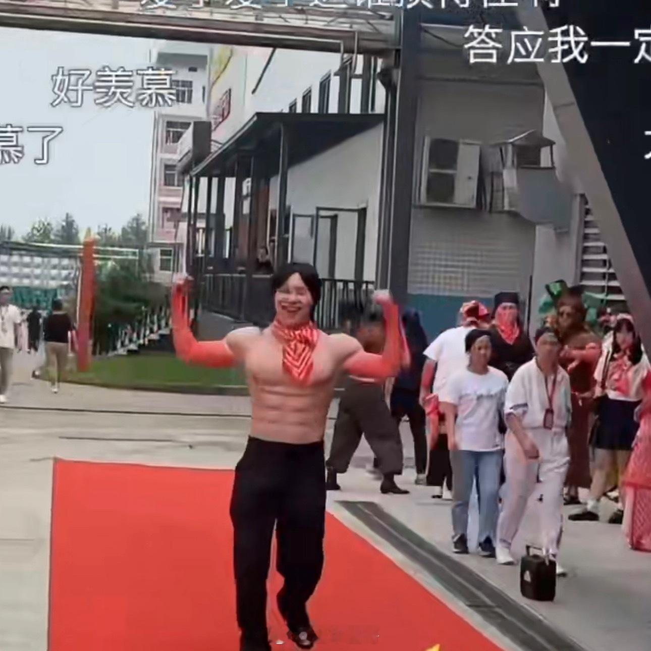 00后小伙打工后发现厂是自家的从打工仔到家族企业打理人，小伙的人生剧本太鲜活！一