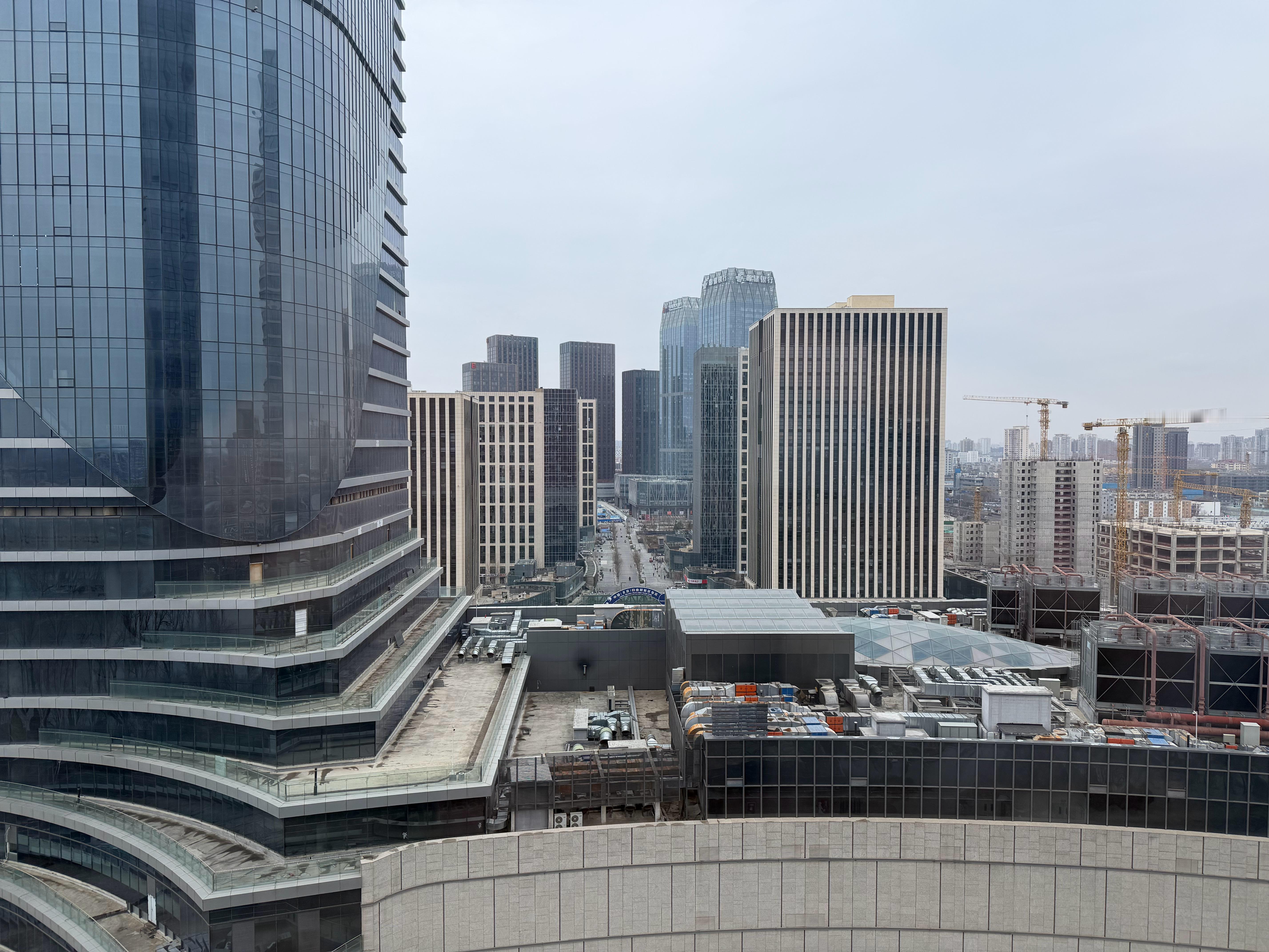 不是说北京下雪🌨️了嘛？我看了一眼窗外，通州还没下雪 