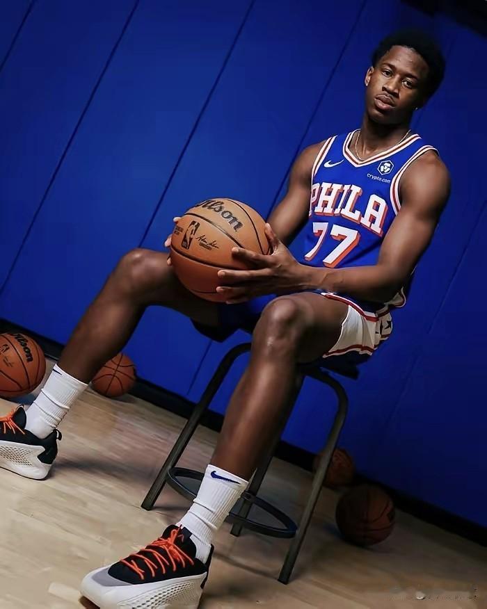 VJ-埃奇库姆还是要给马克西让路啊，毕竟是第一年，还有很长的路要走[比心]