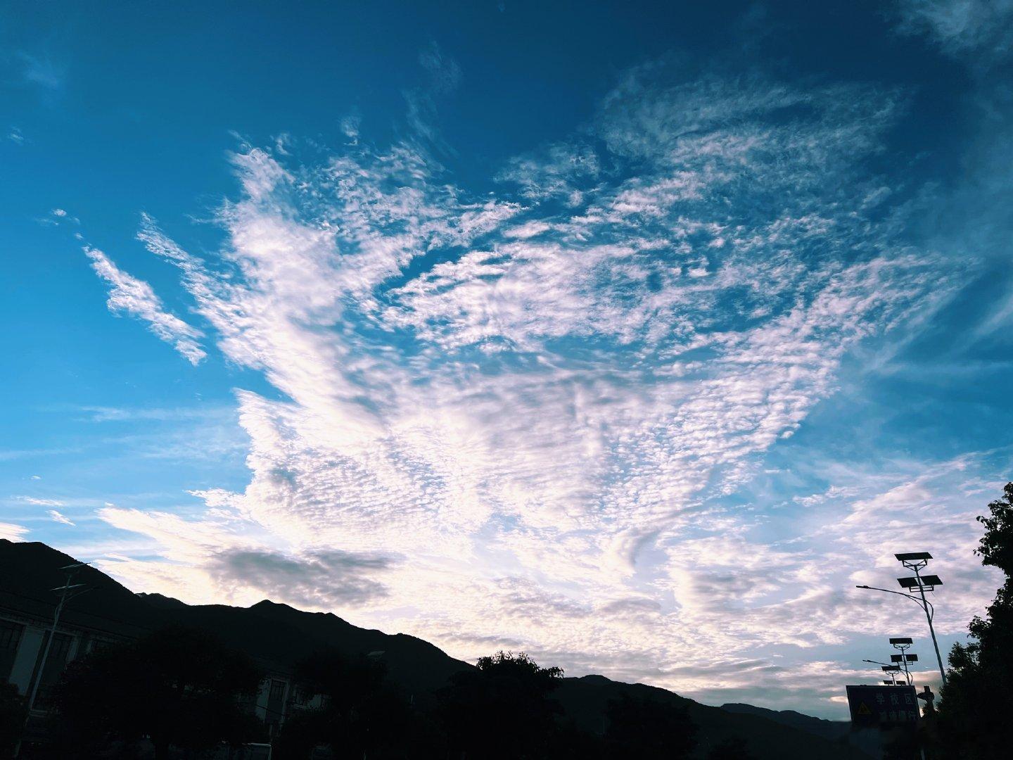 随手拍 今日份此时此刻 20260722。周三。六月初九。三塔、明月、苍山晚霞大