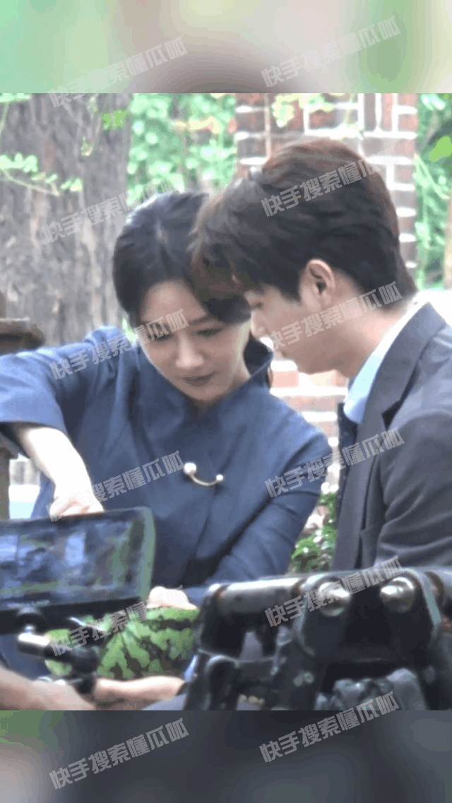 搞笑二人组#杨紫喂许凯吃瓜##杨紫许凯承欢记吃瓜路透# ​​​
