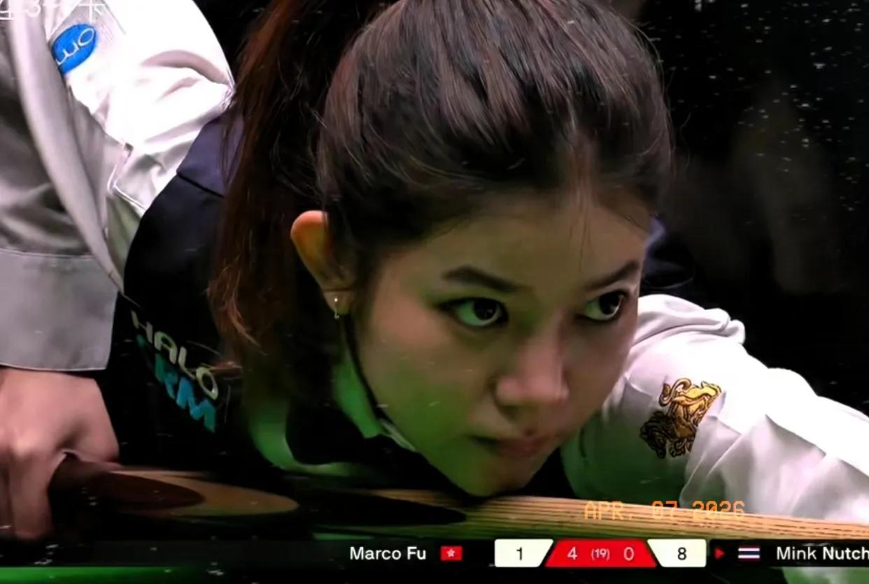 休息归来，旺哈鲁泰扳回一局，将比分追至1-4落后。
旺哈这位泰妹可不是等闲之辈，