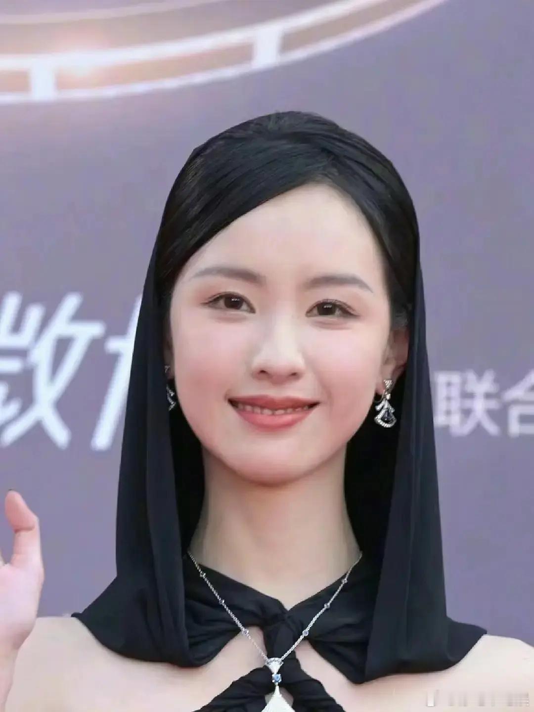 陈都灵现在怎么又老又普的她多少有点顶不住生图了。 ​​​