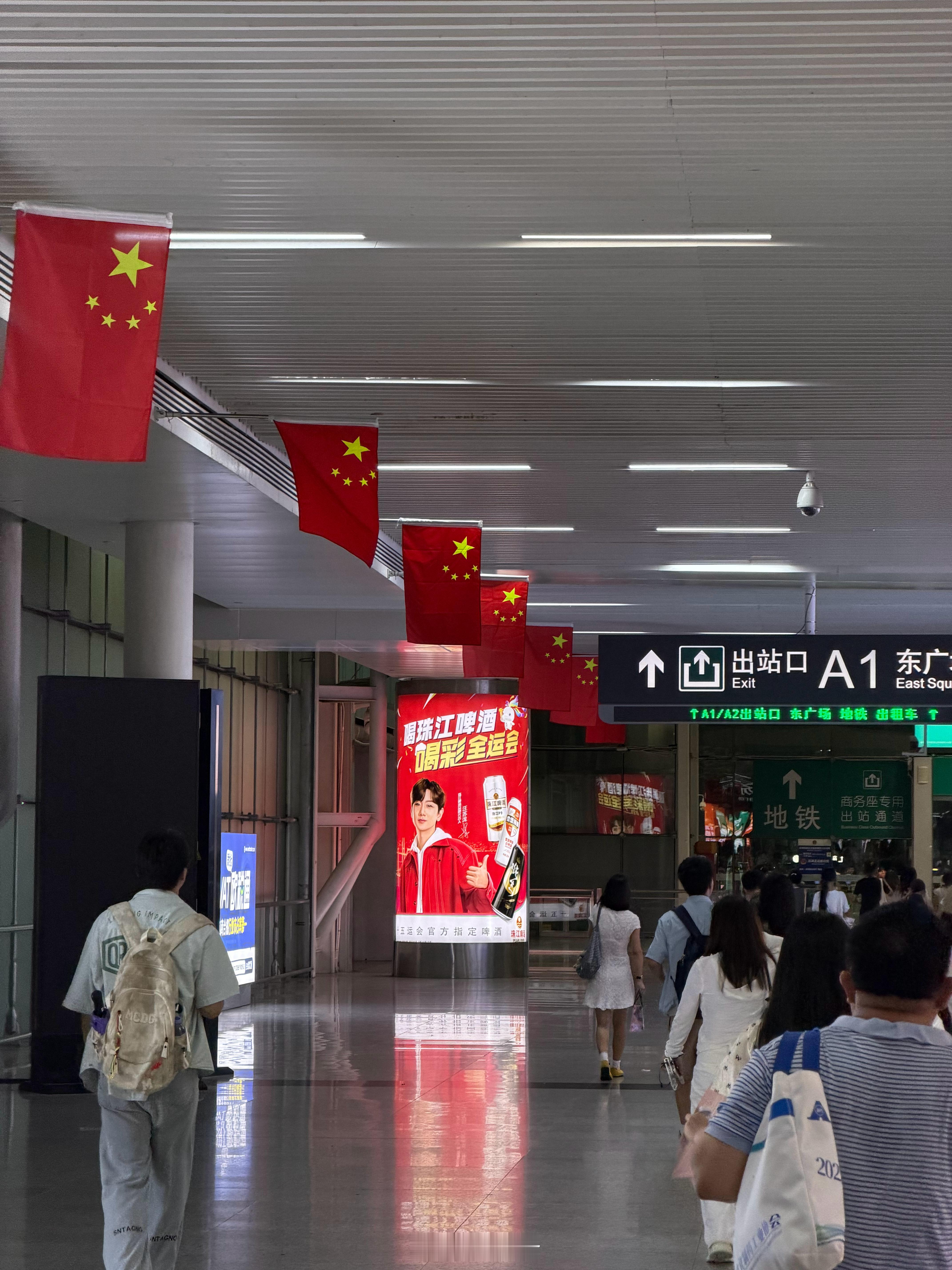 终于回来了，今天高铁坐的人都麻了[泪奔]  ​​​