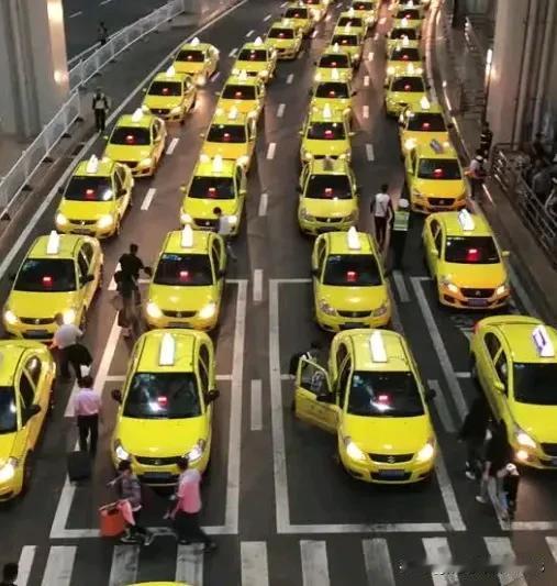 中国出租车最多的省
黑龙江98019台
辽宁92367台
河北76391台
北京