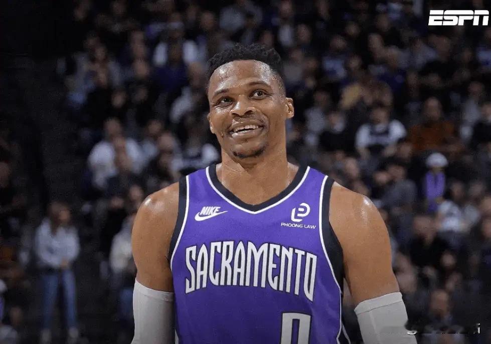 威少加盟国王！火箭球迷放心了…
随着NBA常规赛的临近，国王和威少这对相互有意的