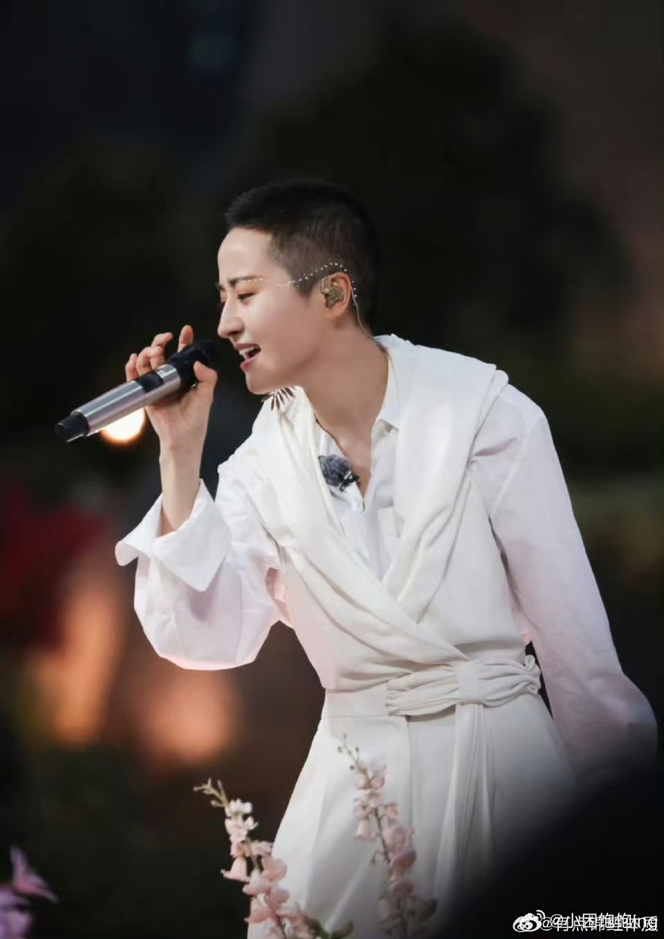 蒋一侨几句rap给我帅飞了也没人告诉我蒋一侨唱起rap来这么帅啊，对我的耳朵超级