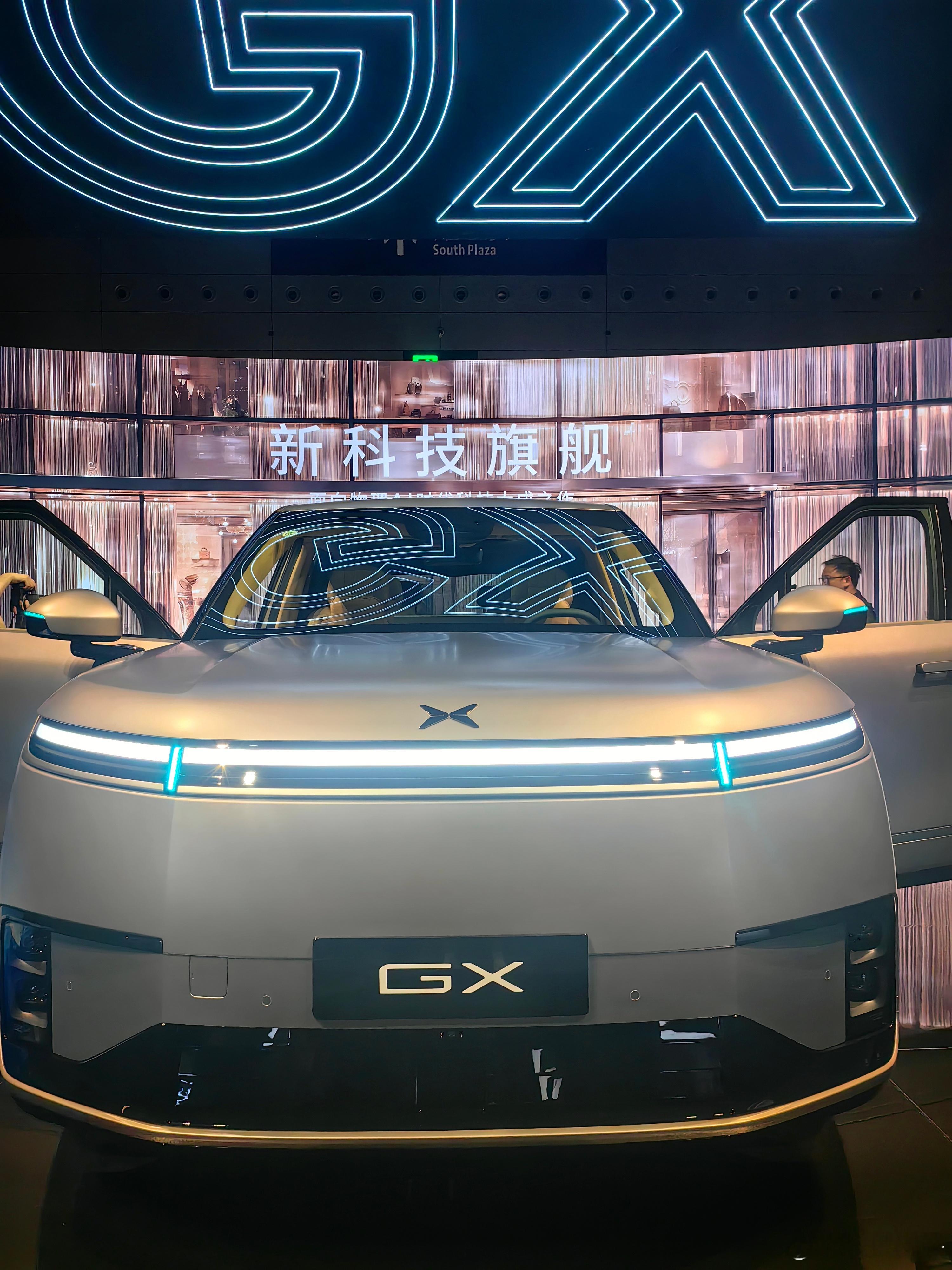 今晚小鹏GX把L4时代的旗舰门槛彻底掀翻，预售39.98万起，这配置，这定价，在