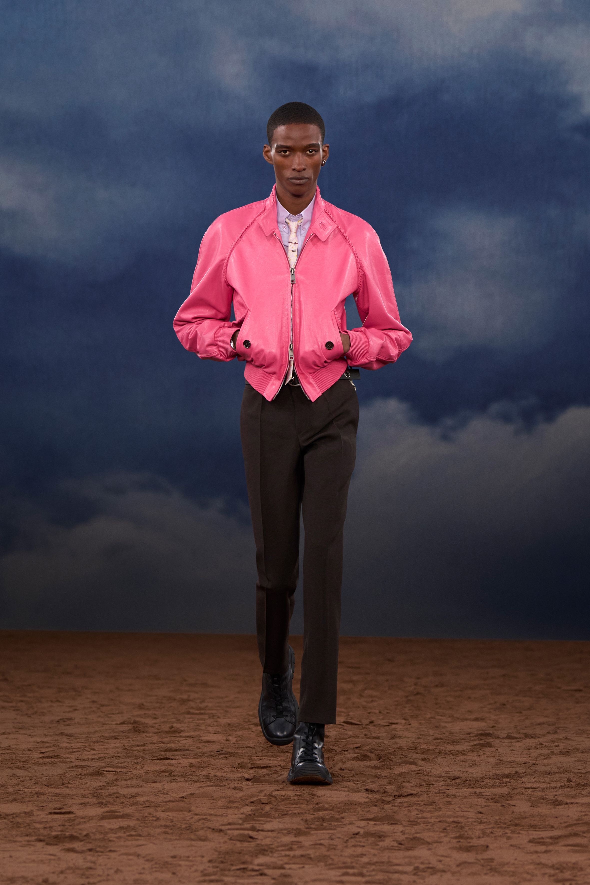 张康乐｜Burberry大秀 一抹粉调点缀下的 Burberry 少年正式登场 