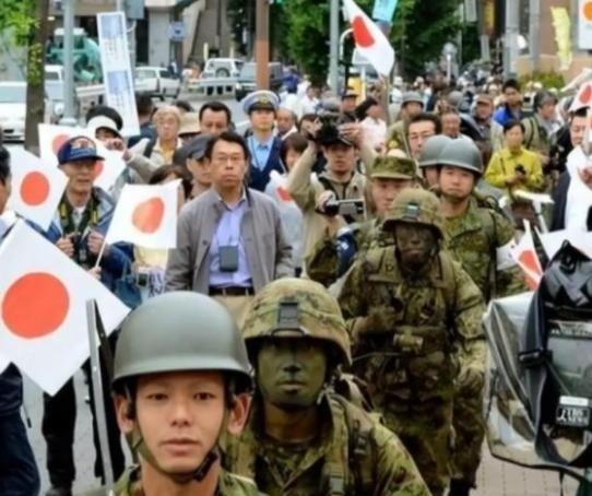 一位在华日本人曾表示，虽然看上去中日差距悬殊，但日本依旧敢“叫嚣”中国，其原因就