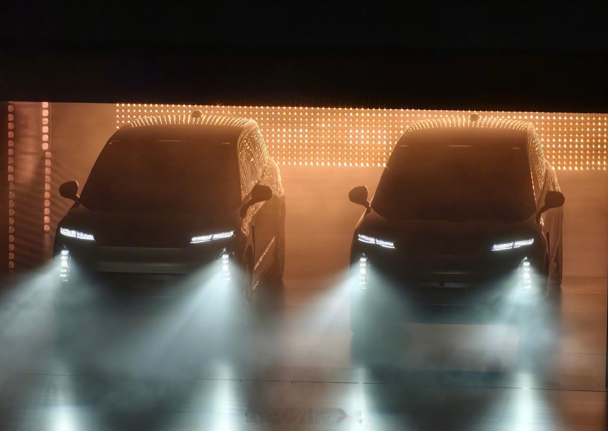 【李斌称闪充再快也比换电慢】李斌说闪充再快也比换电慢，这话其实挺实在的。现在快充