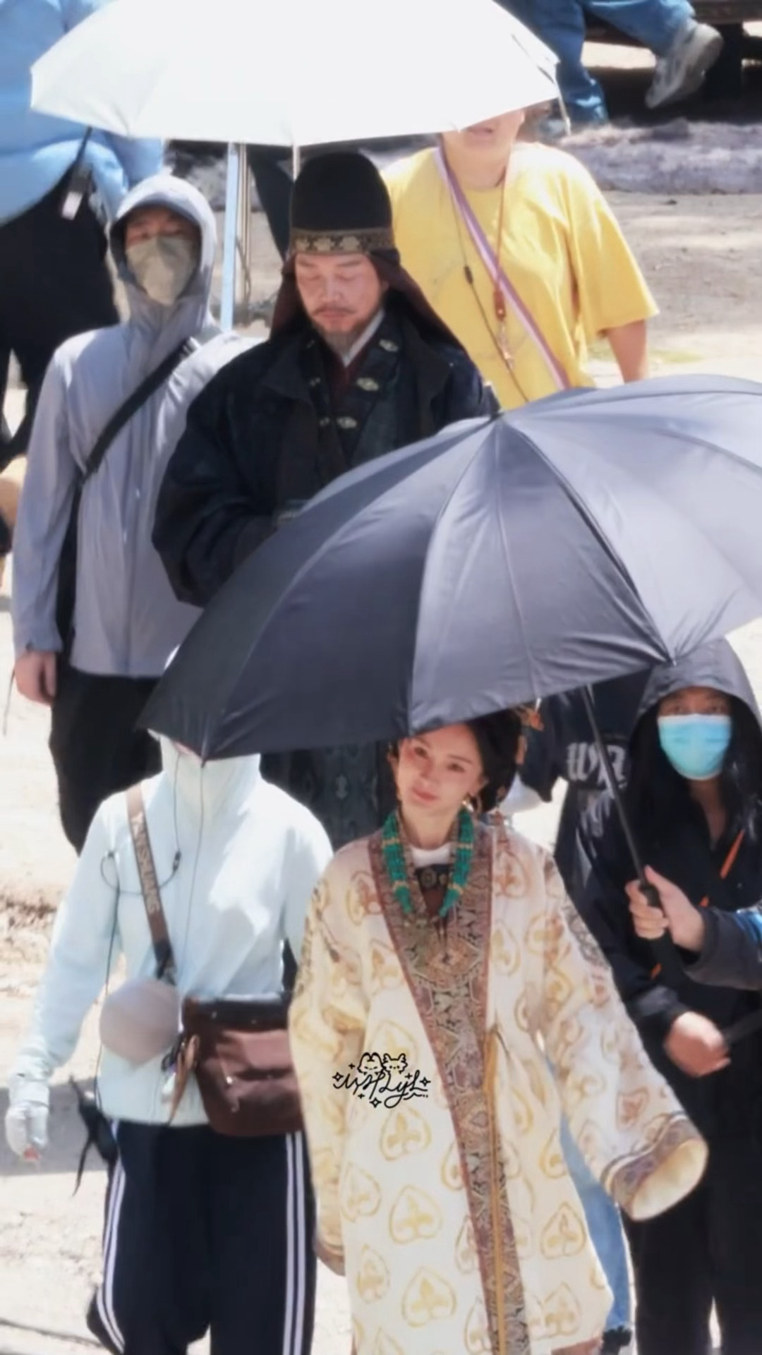 杨幂  企鹅塑小幂永不过时