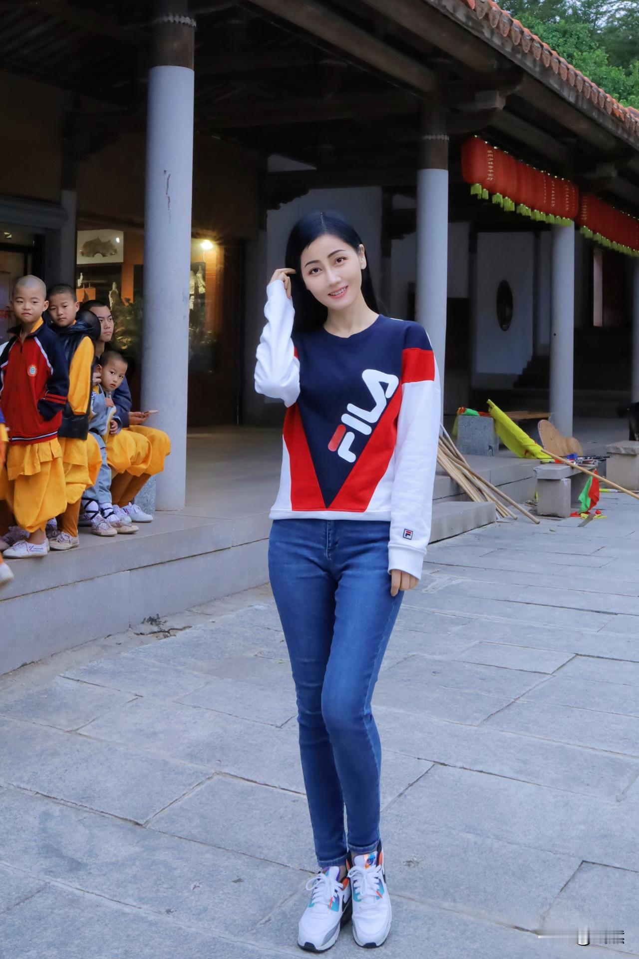 天下武功出少林，可惜不收女徒弟。