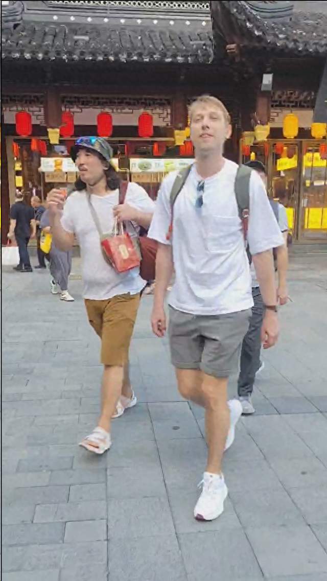 万国来朝，再现盛唐？怎么这么多外国人来上海城隍庙？