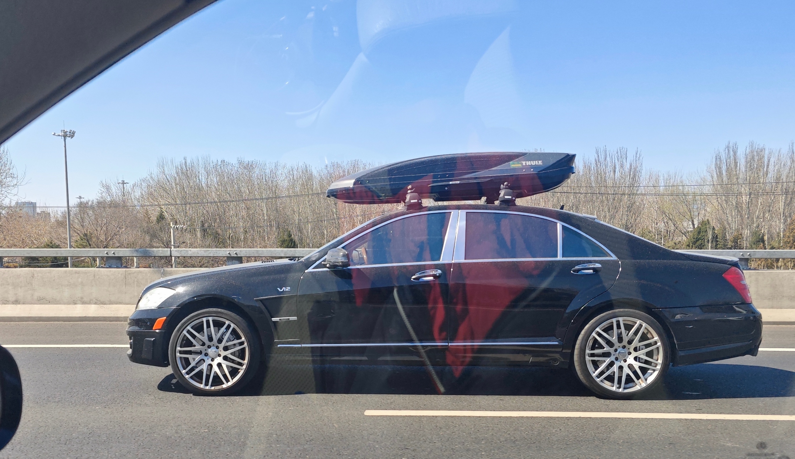 奔驰W2210 S-Class Corss气动升置最高 车顶行李箱还差个全地形轮