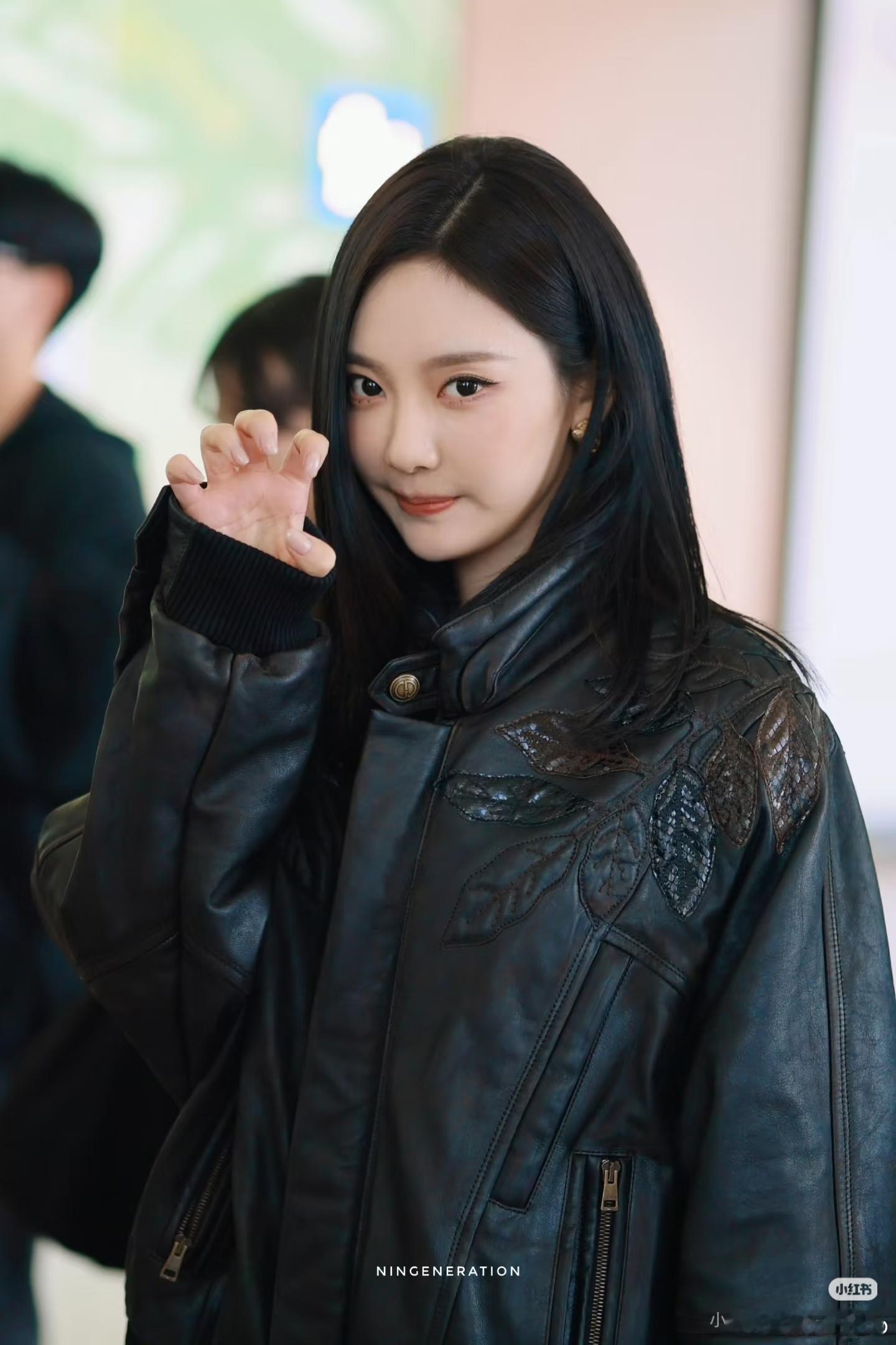 Gucci外网推特认领宁艺卓的机场造型，🔥期待闪耀秀场！！ 