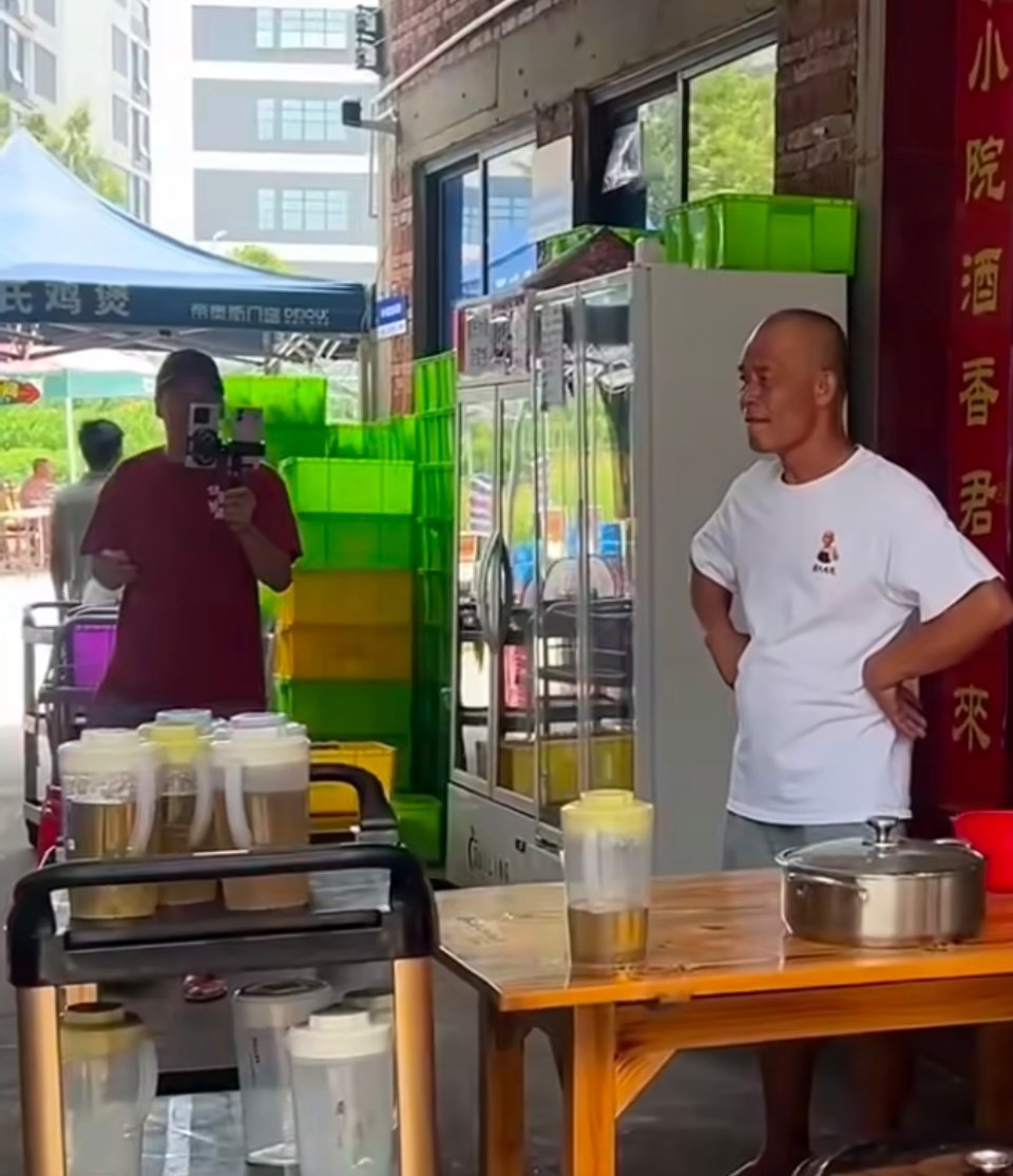 莫氏鸡煲老板称流量来得快去得快普通人总向往突如其来的爆红，亲历过才懂背后的身不由