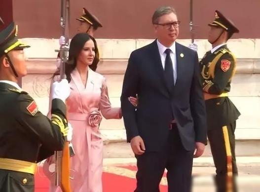 就在整个西方都以为塞尔维亚已经弹尽粮绝，马上就要乖乖投降的时候。老武反手摸出一张