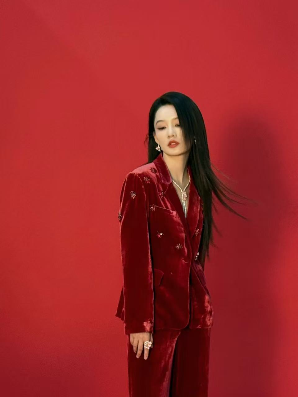 李沁红西装live图李沁红衣live图 李沁红西装live图 