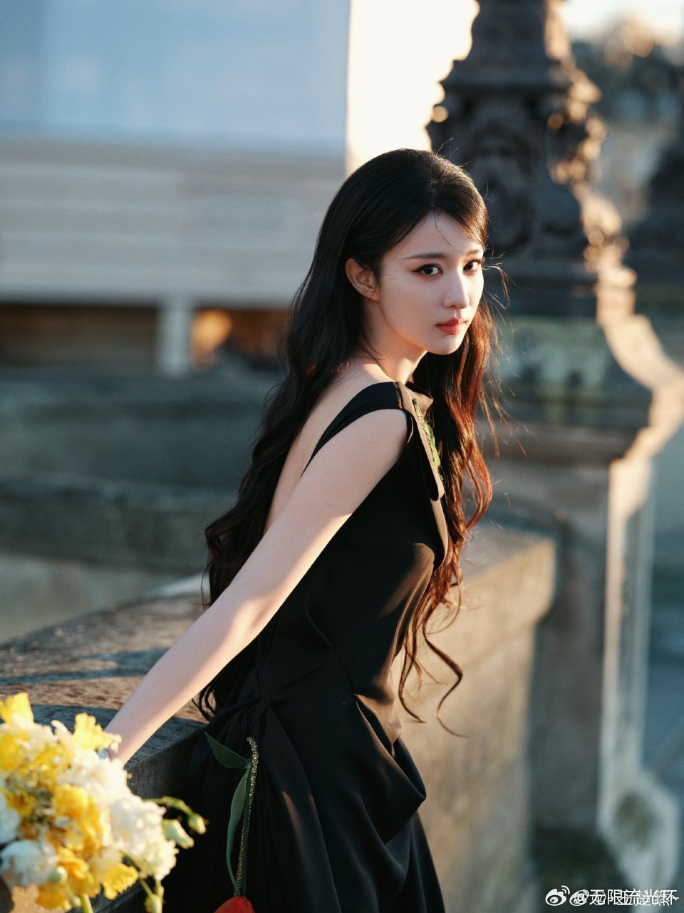 迪奥官宣王楚然恭喜！王楚然美艳大气，奢牌就该找大美女代言，看着就贵气十足，吸睛养