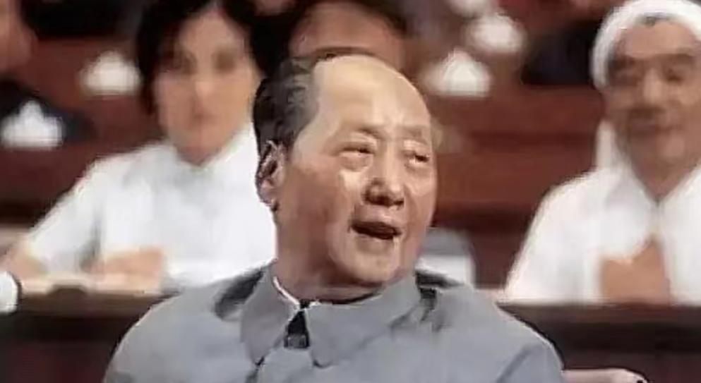 1981年，有人想动手否定毛主席，胡乔木提出不再称“毛主席”，改叫“毛泽东”，但