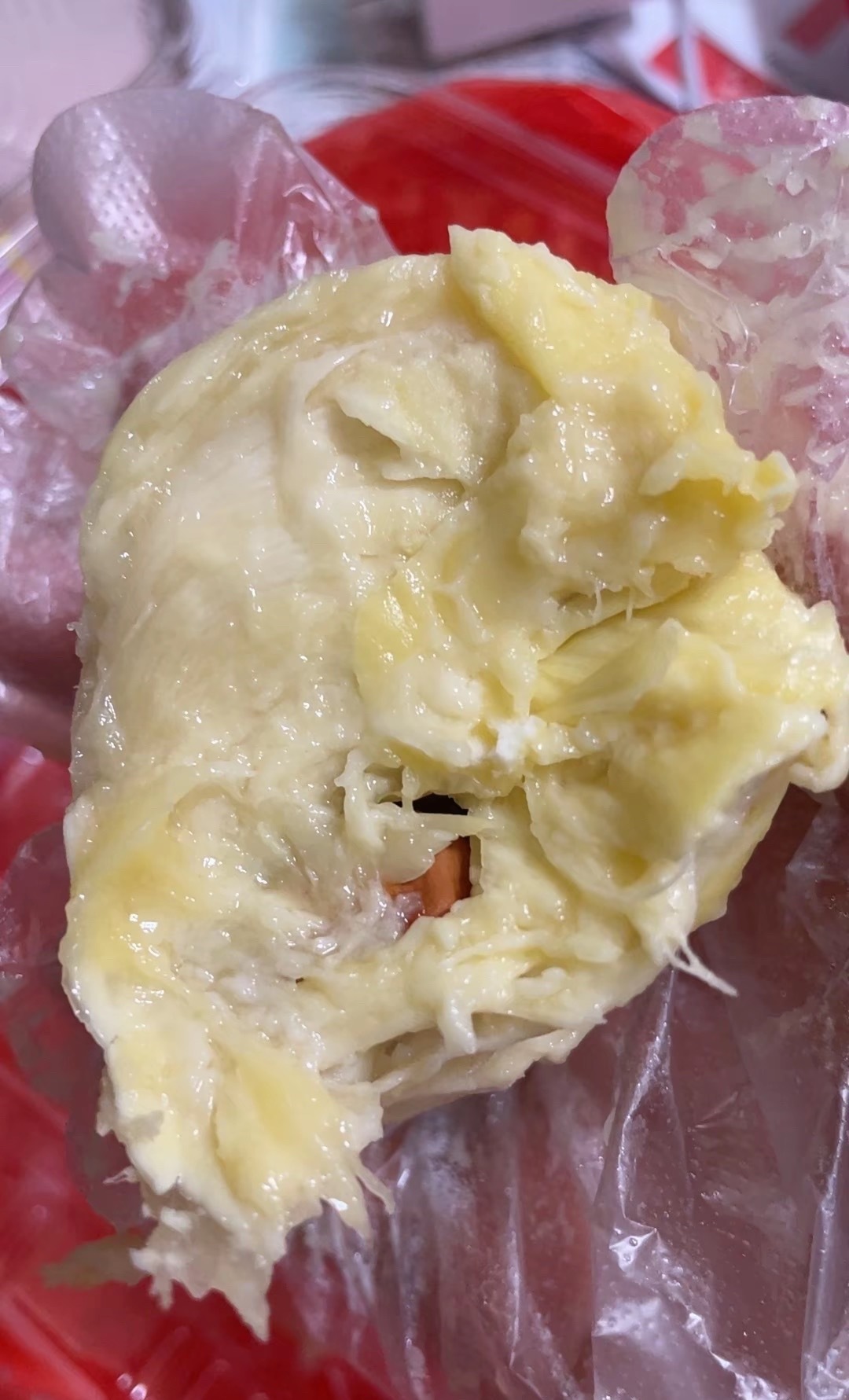 5月31日，网友反映：玉林女子在某主路购买到有酒味的榴莲。买的时候说有酒味包售后