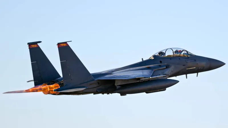 幂谈天下烽火问鼎计划 美军飞行员自述：F-15战机遭遇伊朗无人机集群围攻一架在伊