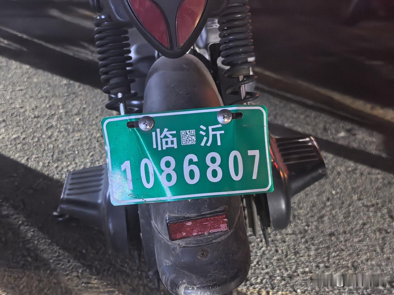 这个电动车厉害了，从临沂来到呼市，这是琅琊王氏的坐骑吗？别人没这个实力吧。在大召