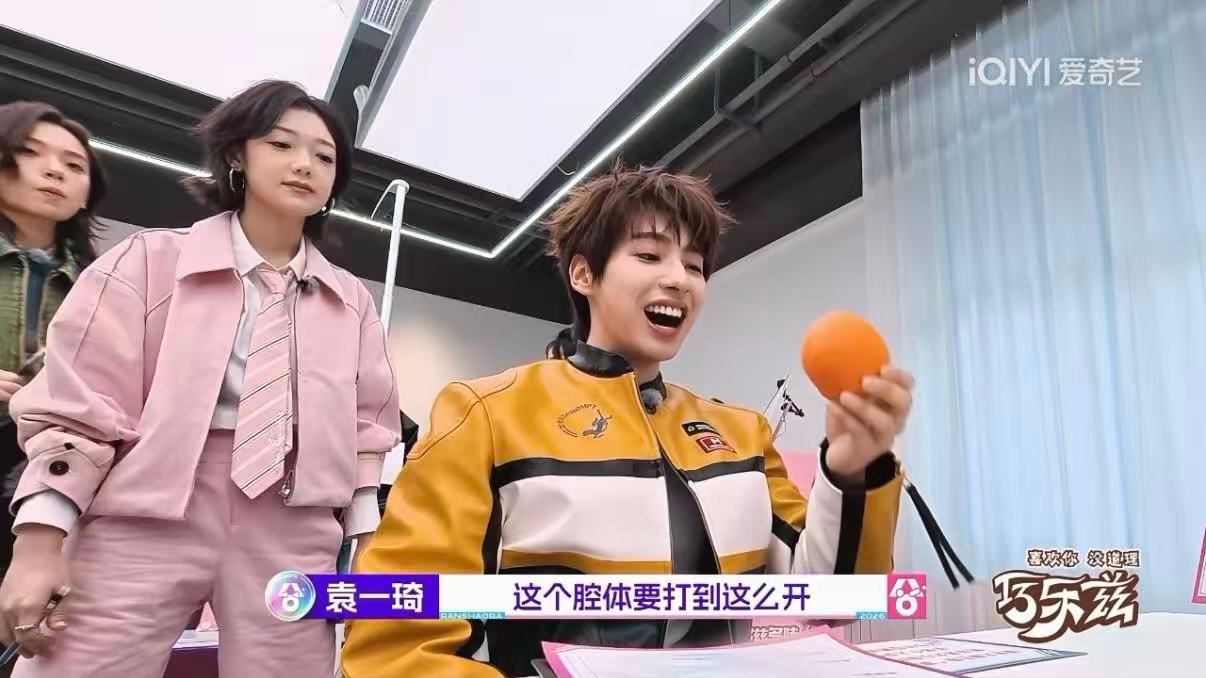 颜安张嘴只有对胜利的渴望超燃青春的合唱 这次合唱舞台直接被颜安惊艳到，不管是状态