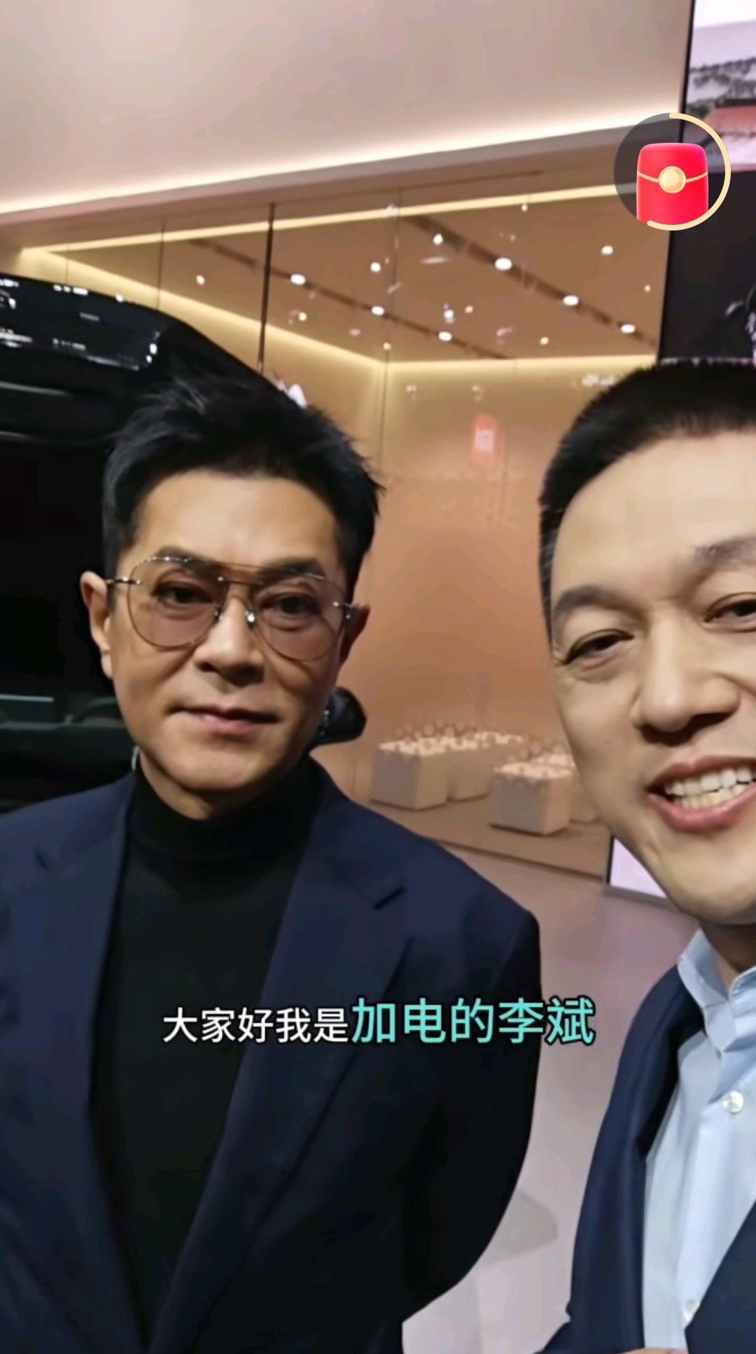 11月20日，古天乐现身广州车展，李斌在蔚来汽车展位热情接待古天乐，积极互动。