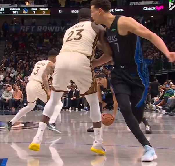 追梦吃T了 ？ 追分呢 冷静点 草勇士vs独行侠